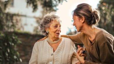 how-can-you-help-your-mother-ease-into-assisted-living