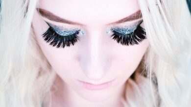 Waking Up To Fluttering Eyelashes Is Every Girl’s Dream